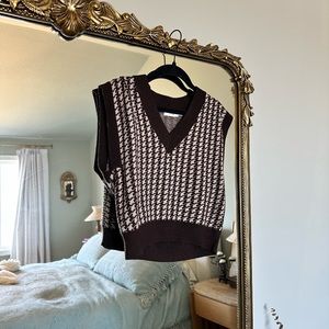 Lush cropped sweater vest never worn